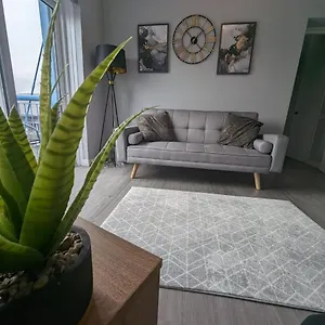  Apartment The Quay - Harbour View - By Tifa Stays
