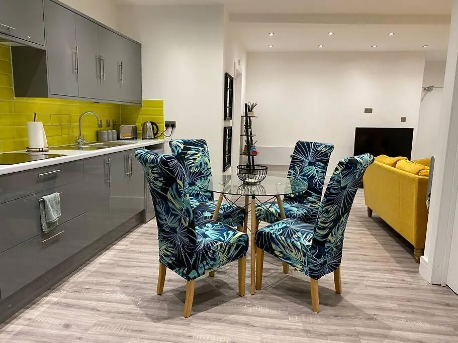 Holiday home 3 Bedroom New York Inspired Apartment Swansea